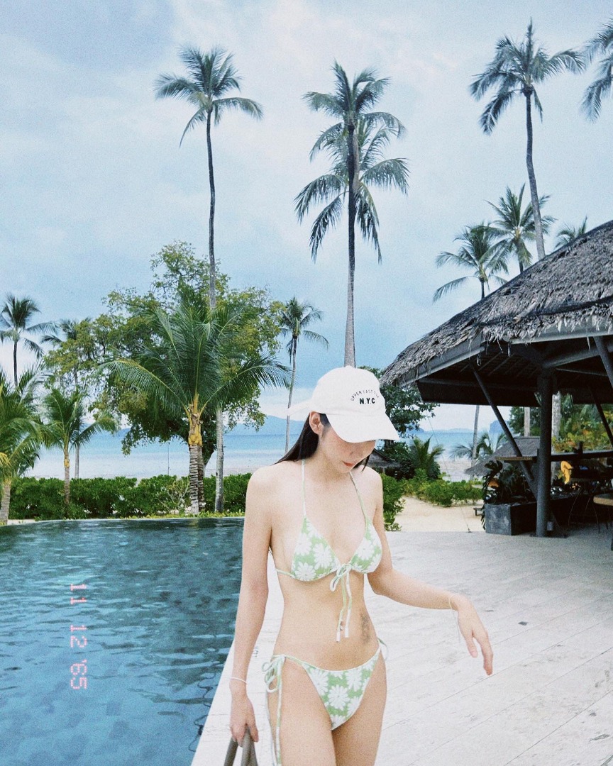 มาแรงหลุดโค้ง เบอร์รี่หญิง จุฑารัตน์ ทำหนุ่มๆ ใจหวิว สดใสปน เซ็กซี่ กับชุดบีกินี่สุดแซบบบบ 2